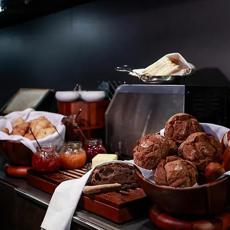 Amano Rooms&apartments 4*